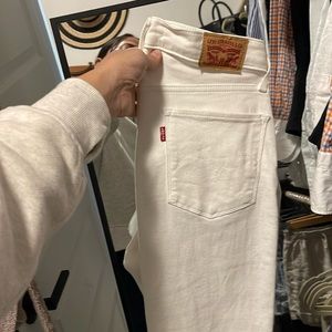 Levi’s classic straight white